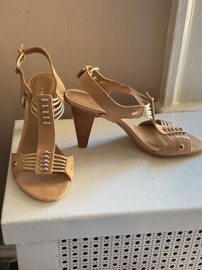 Beautiful strapping sandals - tan w/gold sz 7.5 never worn